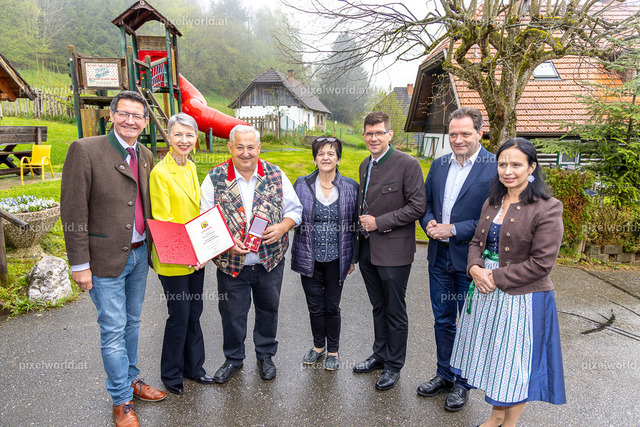 Verleihung des Ehrenzeichen des Landes an Hanebauer ÖR Johann Kraßnig sen. | Bildershop von pixelworld.at - Realisiert mit Pictrs.com