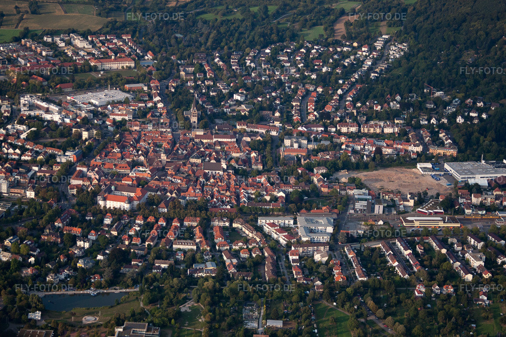 Luftbild: Altstadt von Süden in Ettlingen im Bundesland Baden-Württemberg in Deutschland. Foto: IMG_53194.jpg vom 09.09.2012 durch Werner Riehm/FLY-FOTO.de