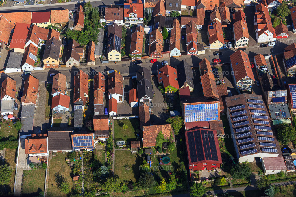 Luftbild: Rheinstraße aus Süden in Kandel im Bundesland Rheinland-Pfalz in Deutschland. Foto: IMG_094988.jpg vom 24.09.2016 durch Werner Riehm/FLY-FOTO.de