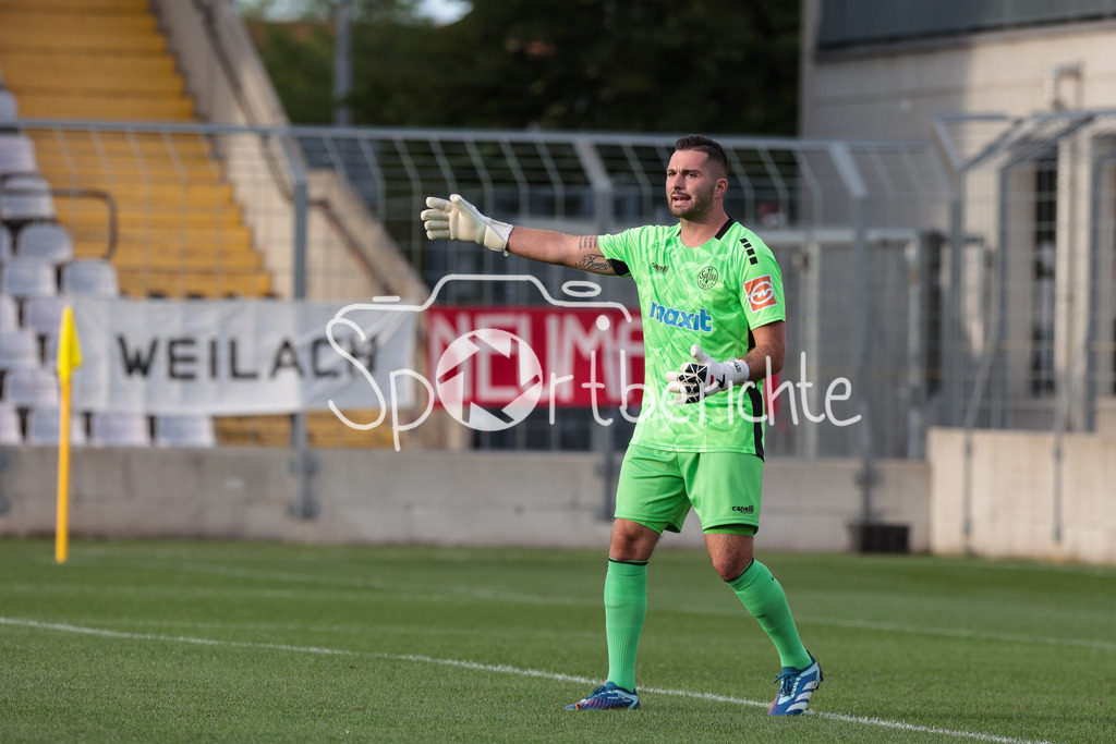 FC Bayern Amateure - SpVgg Bayreuth | im Bild Lucas ZAHACZEWSK (SpVGG #1) / Freisteller / Einzelfoto