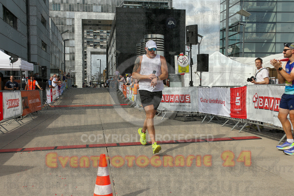 250920_1512_EX1_8554 | Sportfotografie im Rhein-Sieg Kreis, Köln, Bonn, NRW, Rheinland Pfalz, Hessen, etc. Unser Tätigkeitsfeld umfasst den Laufsport vom Volkslauf über den Marathon, Duathlon, Triathon bis zum Ultralauf wie Kölnpfad Ultra oder Schindertrail.