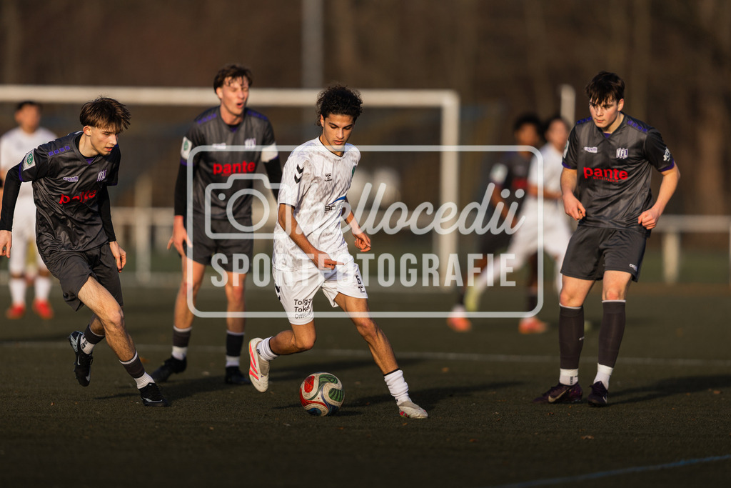 Fußball I Herren I Saison 2025-2026 I Freundschaftsspiel I VFL Osnabrück A-Junioren - JFV Bremen-114 | Siban Abdulkader (6, JFV Bremen) - Realisiert mit Pictrs.com