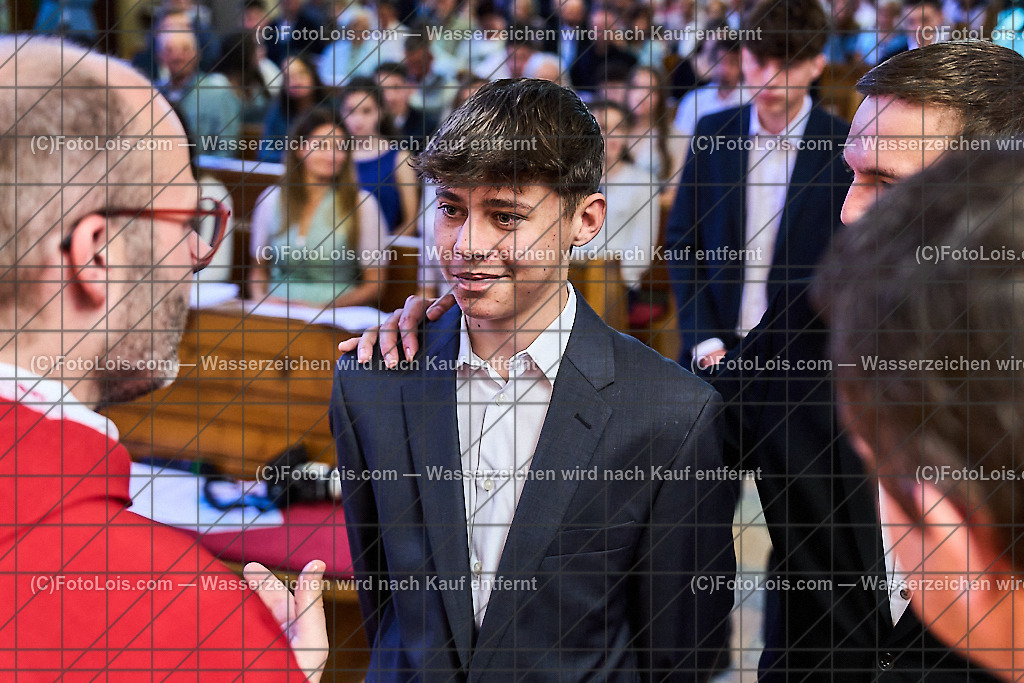 ALP1141_PfarrFirmung Wieselburg_Firmvorgang | (C)FotoLois.com, Alois Spandl, Firmung in der Pfarrkirche Wieselburg mit Generalvikar Dr. Christoph Weiss, Dechant Pfarrer Daniel Kostrzycki und Monignore Franz Dammerer, Sa 15. Juni 2024.