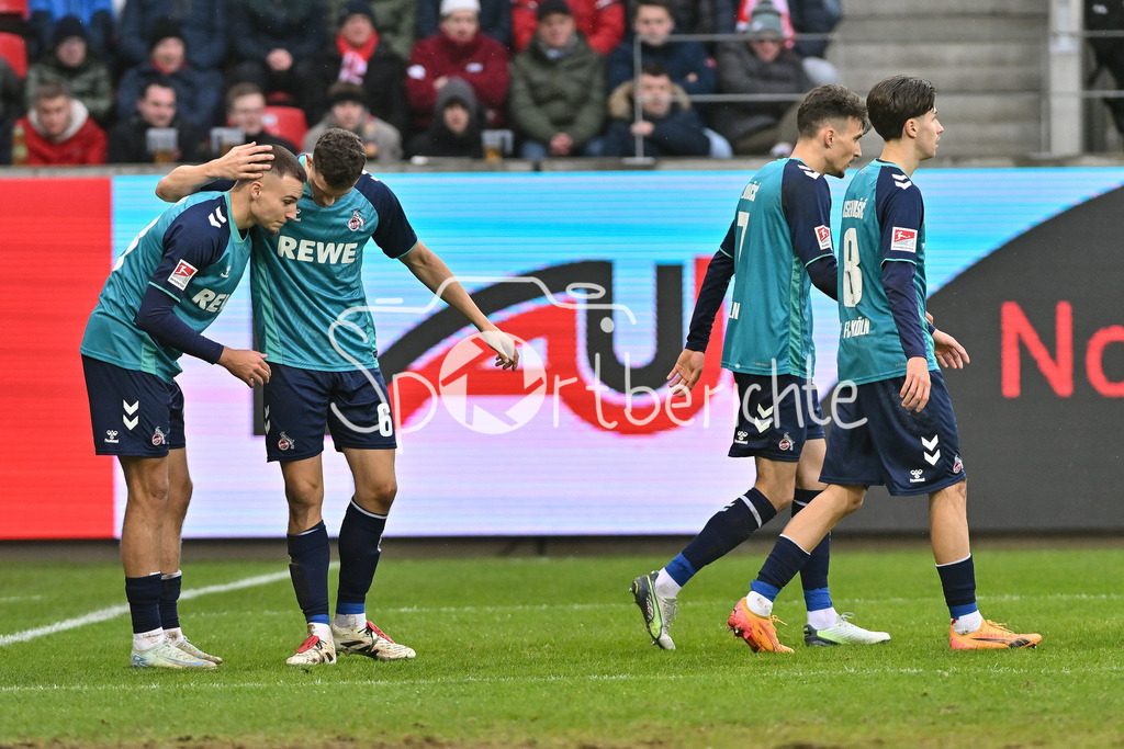 SSV Jahn Regensburg - 1. FC Köln | Torschuetez zum 0-1 Tim LEMPERLE (1. FC Koeln 19) muss nach seinem Treffer verletzt ausgewechselt werden / Jubel / Happy / Verletzung / Auswechslung / 2. Bundesliga: SSV Jahn Regensburg - 1. FC Koen, Jahnstadion am 08.12.2024
