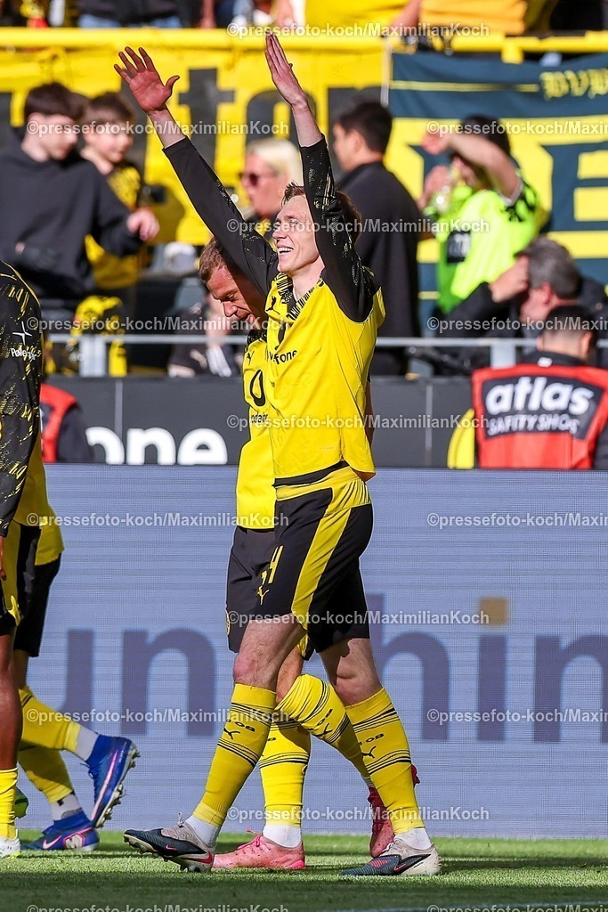 BVB26042601015 | 26.04.2026, Fußball, Borussia Dortmund - SC Freiburg, 1. Fußball Bundesliga, 31. Spieltag, Signal Iduna Park, Saison 2025 2026: Torjubel nach dem Tor zum 1:0 durch Torschütze Maximilian Beier&nbsp;(BVB #14)  zusammen mit   DFB regulations prohibit any use of photographs as image sequences and or quasi-video.