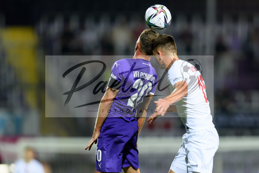 OSNVKO20210906_41 | Fussball, Herren: Marc Heider (VfL Osnabrueck) und Christoph Greger (FC Viktoria Koeln) im Zweikampf beim Spiel der 3. Liga zwischen VfL Osnabrueck und FC Viktoria Koeln im Stadion an der Bremer Bruecke am 06.09.2021 in Osnabrueck, Deutschland.DFB / DFL REGULATIONS PROHIBIT ANY USE OF PHOTOGRAPHS AS IMAGE SEQUENCES AND/OR QUASI-VIDEO. - Realisiert mit Pictrs.com