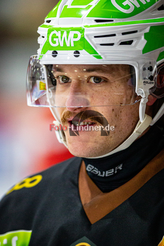 TSV Peißenberg MINERS gegen TEV Miesbach | Eishockey Bayernliga Herren Vorrunde 2024/25, TSV Peißenberg MINERS gegen TEV Miesbach, 20241201,Bernhard SCHMID (MINERS 77) Portrait,2024-12-01 in Peißenberg (Eisstadion Peißenberg)Bernhard SCHMID (MINERS 77)Copyright: WolfgangxLindner