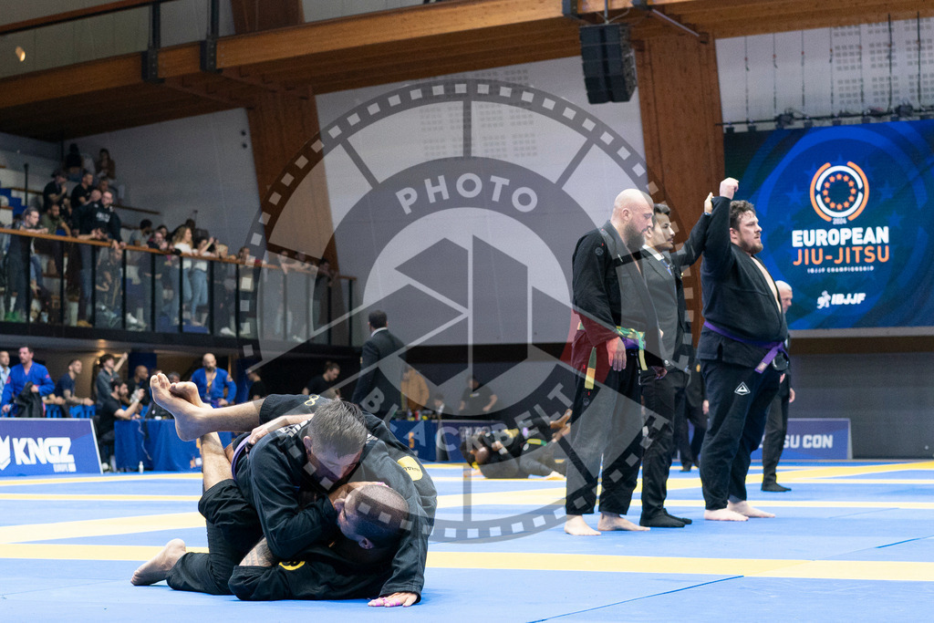 20240125PBB02262 | Fighters compete during the sixth day of the Brazilian Jiu-jitsu European Championship of the IBJJF in Paris, France, on January 25, 2024.