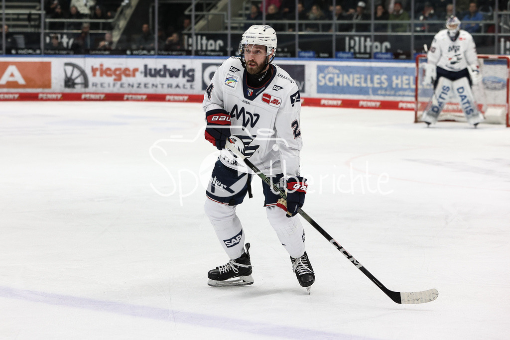 Augsburger Panther - Adler Mannheim | im Bild Keaton THOMPSON (MAN #24) / Freisteller / Einzelfoto