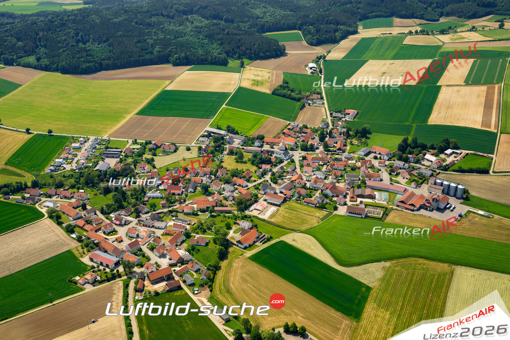 Das Luftbild zeigt Weidorf Ehekirchen - Die Luftaufnahme wurde 2023 vom UL-Flugzeug aus erstellt ( keine Drohne ) - Hochauflösende Luftaufnahme - Für grossformatige Ausdrucke geeignet. Die Geschenkidee !Mit Lizenz und Bildrechte bestellbar