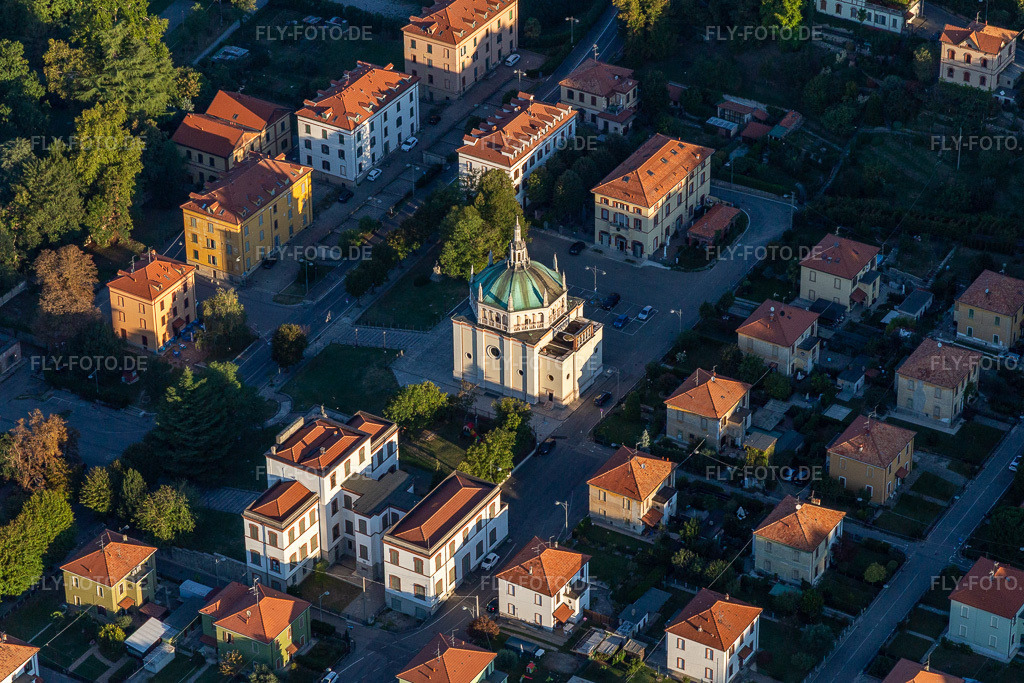 Luftbild: Chiesa di Crespi d'Adda in Capriate San Gervasio im Bundesland Bergamo in Italien. Foto: IMG_134491.jpg vom 19.09.2022 durch Werner Riehm/FLY-FOTO.de