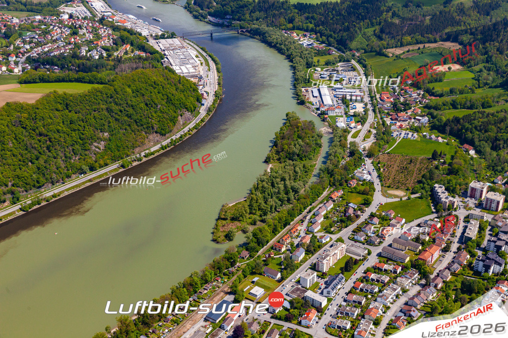 Die Luftbildaufnahme Wiener-strasse - Passau wurde 2019 mittels Flugzeug (keine Drohne) erstellt. Perfekte Schärfe und Druck- Ergebnisse- Garantiert!