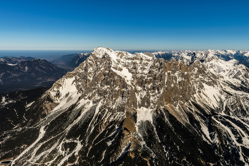 Felsen- Massiv und Berglandschaft des Zugspitzmassiv mit den Gipfeln der Zugspitze | Felsen- Massiv und Berglandschaft des Zugspitzmassiv mit den Gipfeln der Zugspitze