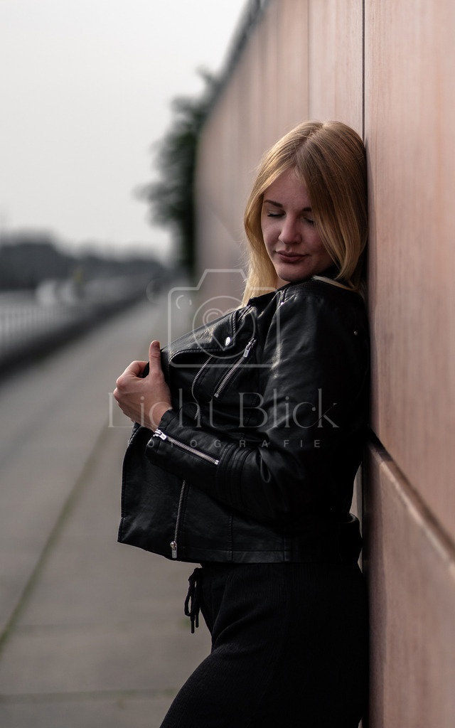 7M303016 2-2 Kopie | <licht-blick-fotografie><shooting><portraitshooting><tiershooting><landschaftsbilder><shootingbuchen><buchen><fotografbremen> <fotograf niedersachsen><fotografin Bremen und niedersachsen><carshooting><automobilfotografie><auto> - Realisiert mit Pictrs.com