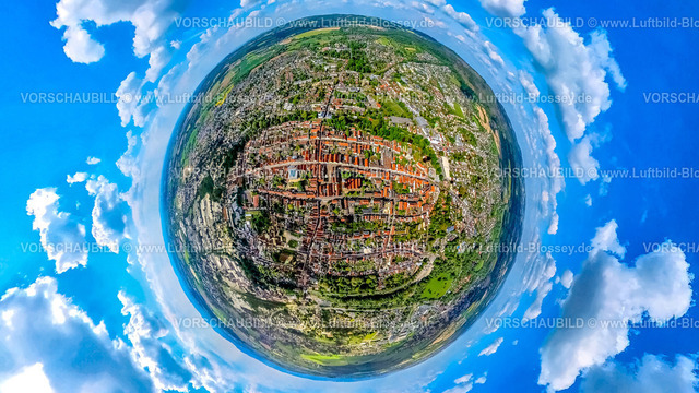 Lemgo24059064Mitte | Luftbild, Stadtansicht mit Altstadt Lemgo, alte Hansestadt mit historischem Stadtkern und der evangelisch-lutherischen Kirche St. Nicolai, Rathaus und Marktplatz, Häuser mit roten Dächern, Erdkugel, Fisheye Aufnahme, Fischaugen Aufnahme, 360 Grad Aufnahme, tiny world, little planet, fisheye Bild, Lemgo, Ostwestfalen, Nordrhein-Westfalen, Deutschland