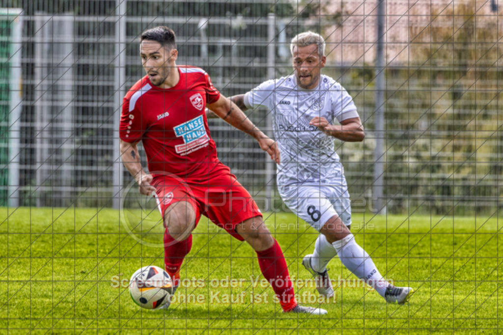 20250831_152914_0522-Bearbeitet | Maik Lissner (TSG Salach #08) Petar Vidovic (SV Ebersbach #09)  TSG Salach (weiß) vs. SV Ebersbach (rot), Fußball, Bezirksliga - Bezirk Neckar/Fils, 02. Spieltag, Saison 2025/2026, Rasensportplatz, Staufenecker Straße, 73084 Salach, 31.08.2025 - 15:00 Uhr,Foto: PhotoPeet-Sportfotografie/Peter Harich