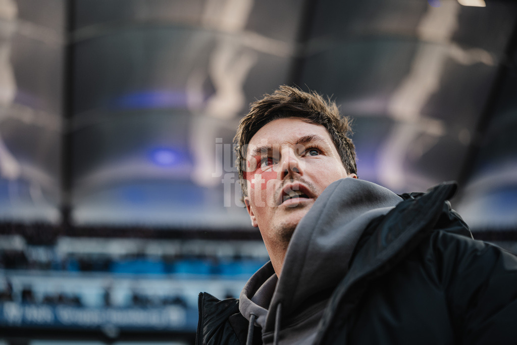 Fußball | Männer | Saison 2025/2026 | 1. Fußball-Bundesliga | 22. Spieltag | Hamburger SV vs. 1. FC Union Berlin | 14.02.2026 | Trainer Merlin Polzin (HSV) betritt die Arena