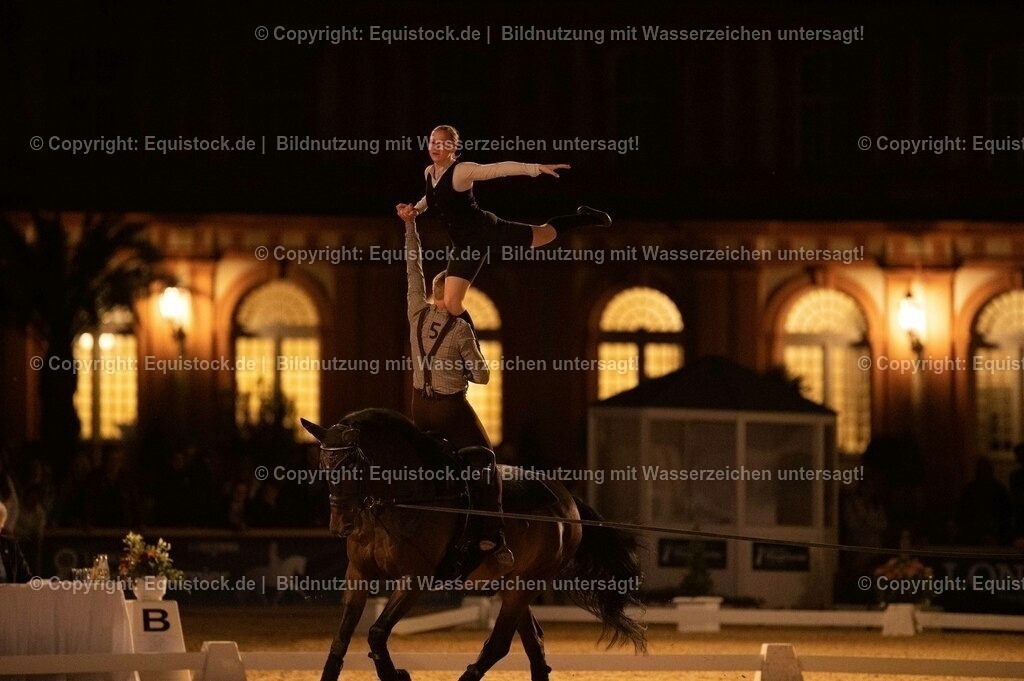 20230527_Voltigieren_NASPA_Flutlicht_1193 | equistock