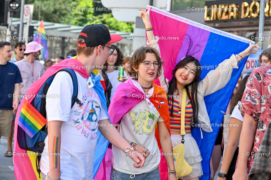 Linzpride 2025_ 21.06.2025-166 | 21.06.2025, Linz, AUT, Linzpride 2025, im Bild Teilnehmer an der Linz Pride 2025