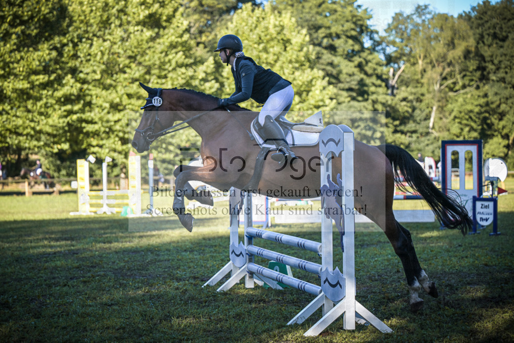 DOS_0138 | Entdecke hochwertige Reitturnierfotos von Foto Oger. Professionell, emotional und authentisch – jetzt Lieblingsmomente im Shop bestellen.Deutschlandweite Turnierfotografie. - Realisiert mit Pictrs.com