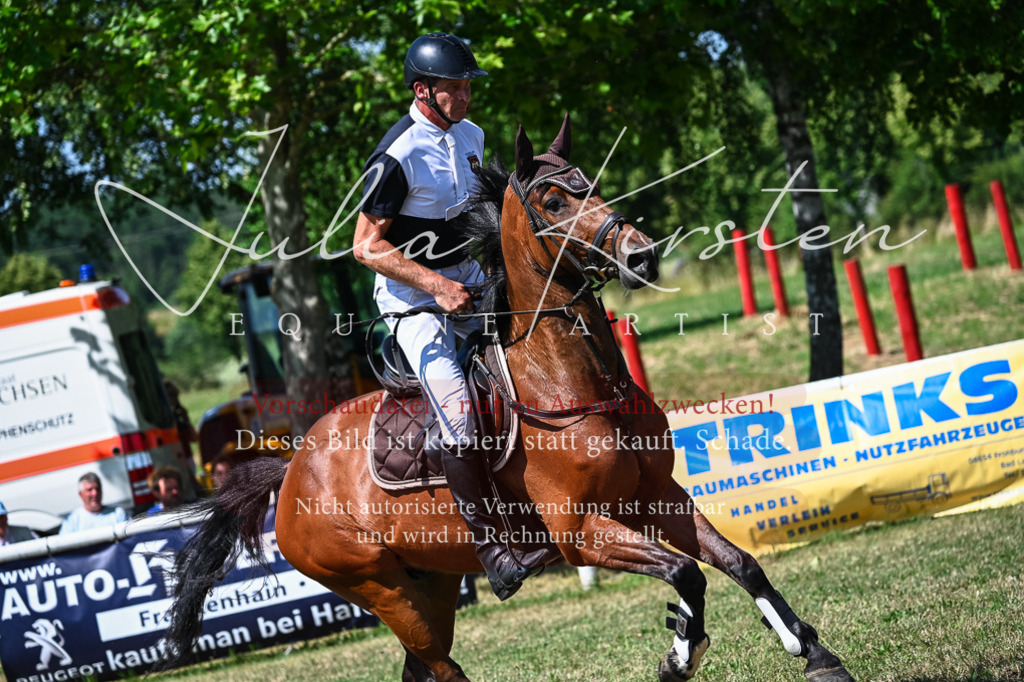 DSC_1289 | Pferde- und Turnierfotografie in Westsachsen. Pferdeportraits, Auftragszeichnungen und intuitive Kunst.