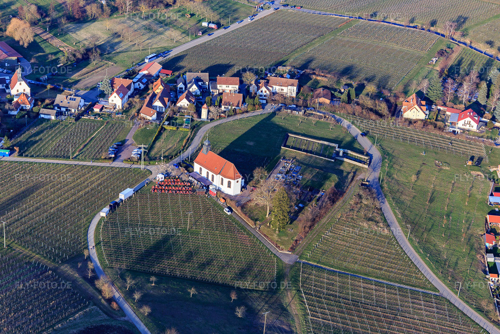 Luftbild: St. Dionysius Kapelle im Ortsteil Gleiszellen in Gleiszellen-Gleishorbach im Bundesland Rheinland-Pfalz in Deutschland. Foto: IMG_105093.jpg vom 24.03.2018 durch Werner Riehm/FLY-FOTO.de