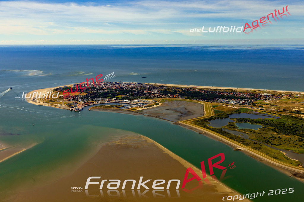 Aktuelles Luftbild von  Norderney - Die Luftaufnahme wurde 2022 mittels UL-Flugzeug erstellt ( keine Drohne ) - hochauflösende Kamera-Systeme von  Canon -Beste Qualität - Für grossformatige Ausdrucke geeignet. Die Geschenkidee !
