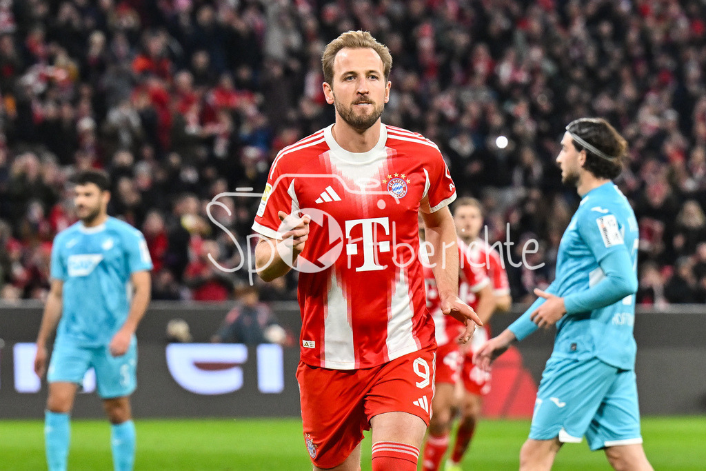 FC Bayern München - TSG 1899 Hoffenheim | MUNICH, GERMANY - 08. FEBRUARY: Jubel der Bayern nach dem Treffer zum 1-0 durch Harry KANE (FC Bayern Munich 9) / Foulelfmeter während dem Bundesligamatch zwischen dem FC Bayern München und der TSG 1899 Hoffenheim am 21. Spieltag in der Allianz Arena / DFL REGULATIONS PROHIBIT ANY USE OF PHOTOGRAPHS AS IMAGE SEQUENCES AND/OR QUASI-VIDEO