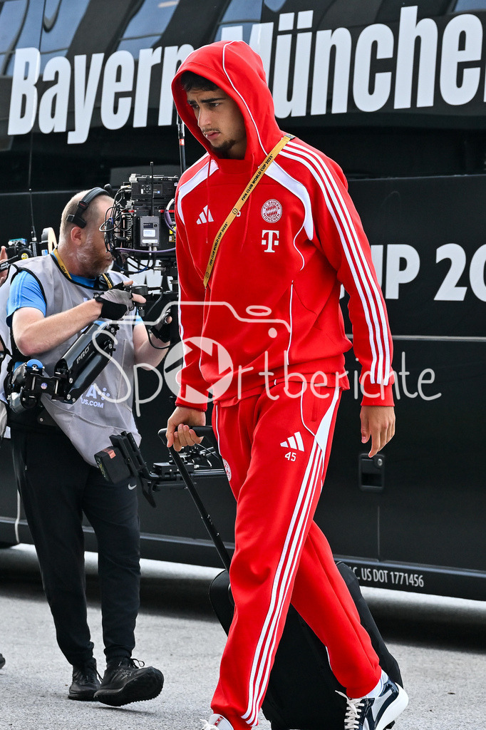 Paris Saint Germain - FC Bayern München | Im Bild Aleksandar PAVLOVIC (FC Bayern Muenchen 45) bei der Teamankuft vor dem Spiel / Einzelfoto / Freisteller / FIFA Club World Cup: Paris Saint Germain - FC Bayern Muenchen, Mercedes Benz Stadium am 05.07.2025 / NOT FOR SALE IN USA