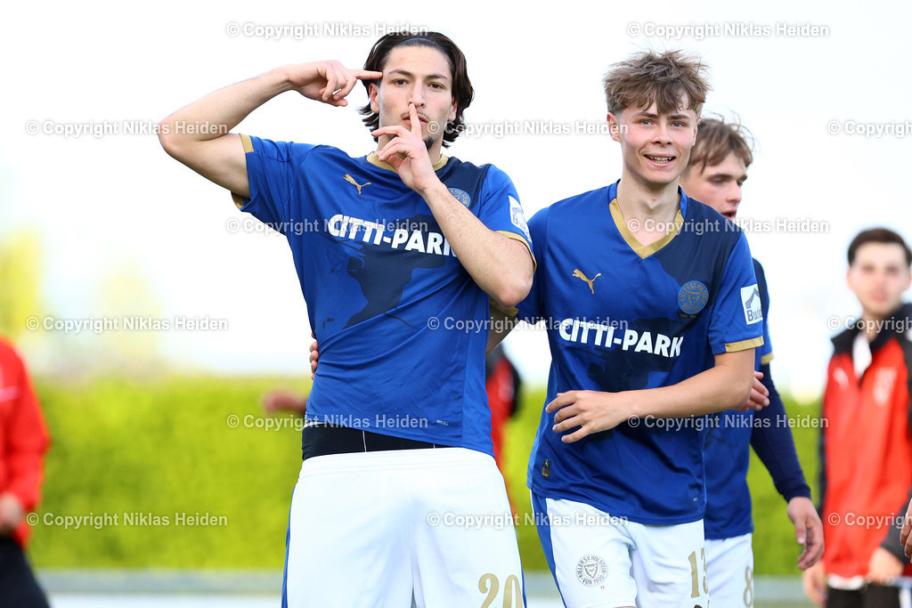 NH_JFVLübeckU19_HolsteinKielU19_SHFVLandespokal_14052026 | #20 Emin Torunogullari (Holstein Kiel U19) bejubelt zusammen mit #13 Felix Lüth (Holstein Kiel U19) seinen Treffer zum 1:2.Fußball I Junioren I SHFV-Landespokal (A-Junioren) I Saison 2025-2026 I Finale I JFV Lübeck U19 - Holstein Kiel U19 I 14.05.2026 I Uwe-Seeler-Fußball-Park