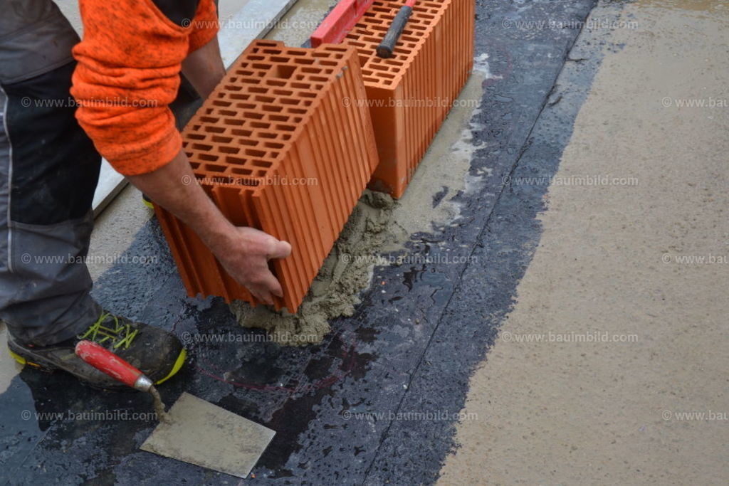 bib-lg07-mauerarbeiten-0005 | Nach LV-Leistungsgruppen sortierte Detailfotos über den Bau eines Hauses. Alle Hausbau-Bilder direkt vom Urheber und Autor der Website Haus-Selber-Bauen.com