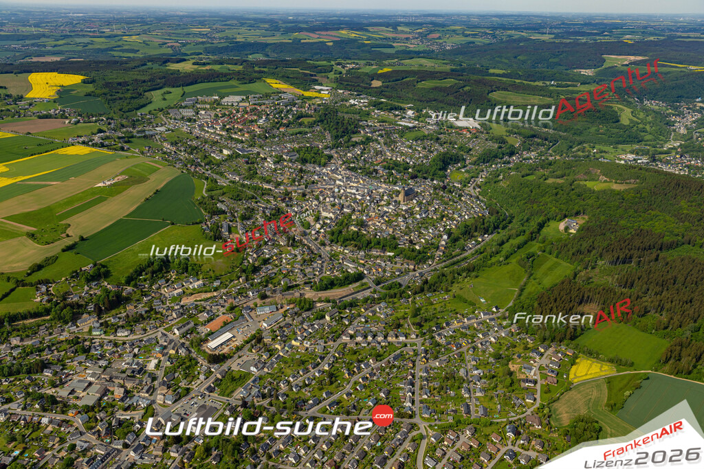 Das Luftbild der Stadt Schneeberg wurde 2022 vom Flugzeug heraus erstellt (keine Drohnen-Aufnahmen) Aufnahmehöhe ca.450 Meter- hohe Bildauflösung und Druck-Qualität. Garantiert!