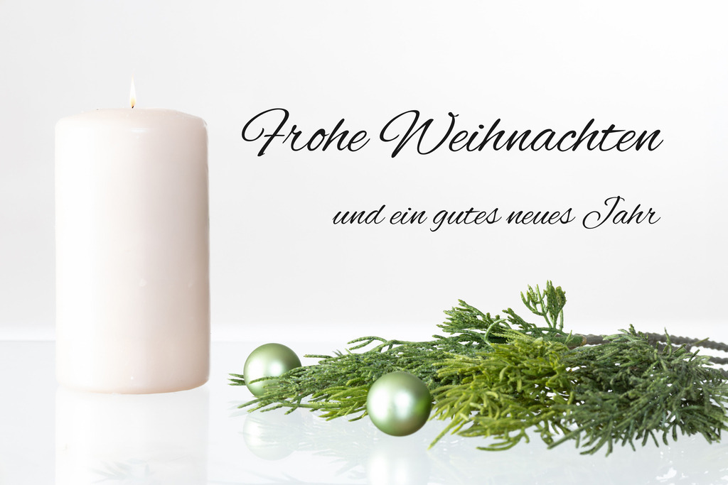 Weihnachtsgrüße: Minimalistische Grußkarte mit Kerze und Tannenzweigen und der Aufschrift FROHE WEIHNACHTEN UND EIN GUTES NEUES JAHR | Weihnachtsgrüße: Minimalistische Grußkarte mit Kerze und Tannenzweigen und der Aufschrift FROHE WEIHNACHTEN UND EIN GUTES NEUES JAHR - Realisiert mit Pictrs.com