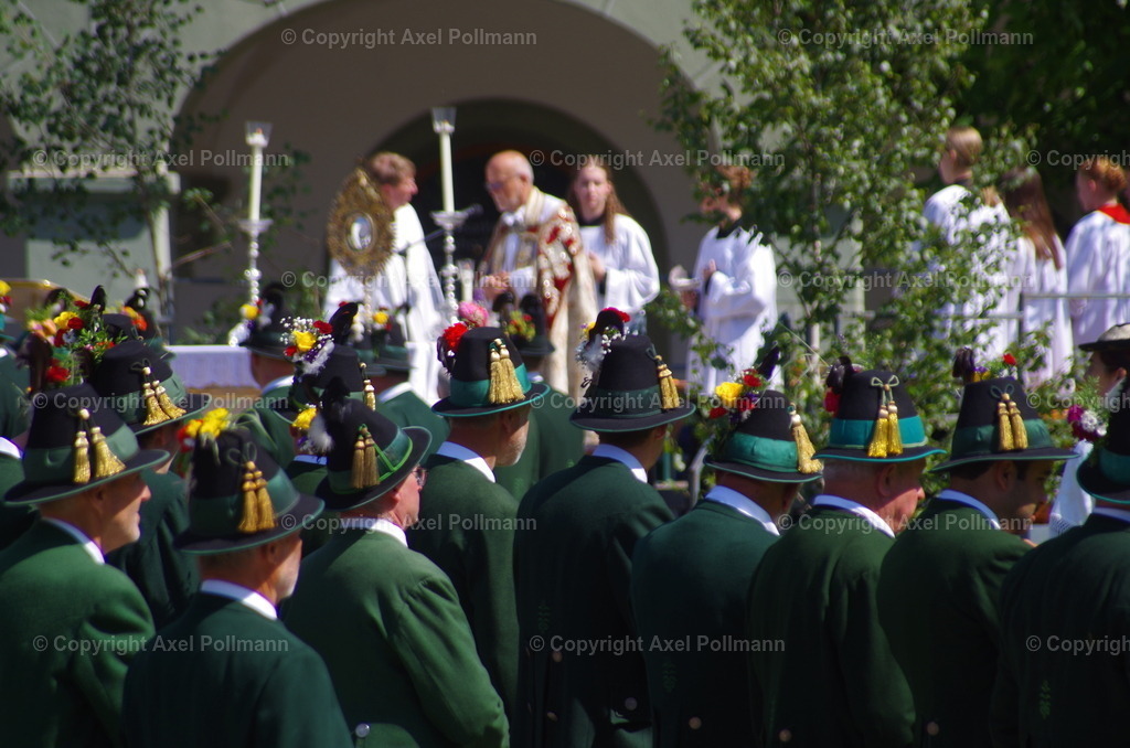 IMGP4697 | fotografiert von Axel PollmannLeonhardi Wallfahrt Benediktbeuern und Murnau, Fronleichnam, Fasching, Landschaft im Loisachtal und Benediktbeuern  - Realisiert mit Pictrs.com