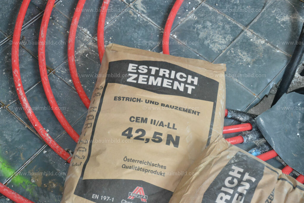 bib-lg19-fussbodenaufbau-0152 | Nach LV-Leistungsgruppen sortierte Detailfotos über den Bau eines Hauses. Alle Hausbau-Bilder direkt vom Urheber und Autor der Website Haus-Selber-Bauen.com