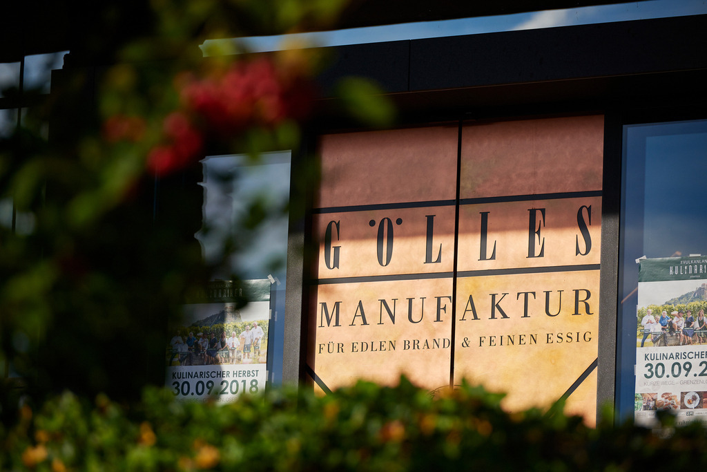 Gölles Manufaktur Eingang | Riegersburg, Austria - September 12, 2018: Gölles Manufaktur Eingang in den Verkaufs- und Erlebnisraum. - Realisiert mit Pictrs.com