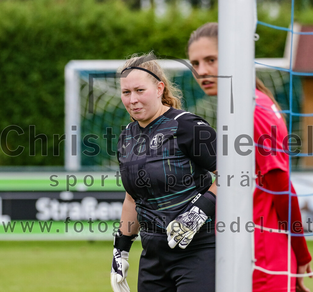 2023-10-07_081_FC_Langengeisling_gegen_MTV_Diessen_Ammersee | Erding, Deutschland, 07.10.2023:
Fußball, Bezirksoberliga 2023 / 2024, 6. Spieltag, FC Langengeisling gegen MTV Diessen/Ammersee, Endergebnis: 0:3

Torfrau Larissa Müske (MTV Diessen/Ammersee, #1)

Foto: Christian Riedel / fotografie-riedel.net