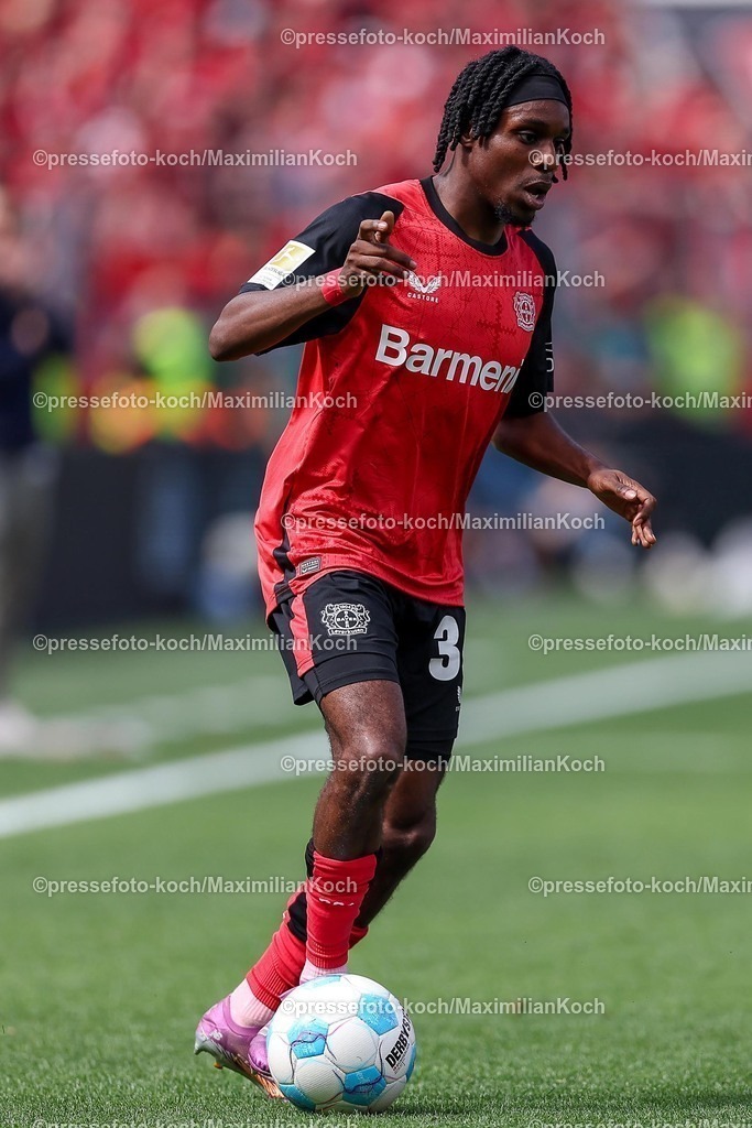 B0411052503393 | 11.05.2025, Fußball, Bayer 04 Leverkusen - Borussia Dortmund, 1. Fußball Bundesliga, 33. Spieltag, BayArena, Saison 2024 2025: Jeremie Frimpong (Bayer04 Leverkusen #30) DFB regulations prohibit any use of photographs as image sequences and or quasi-video.