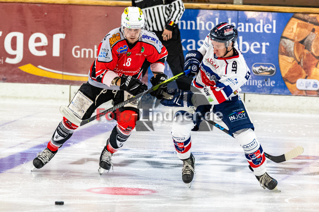 Testspiel TSV Peißenberg Miners vs ESC Kempten Sharks | Eishockey Bayernliga Vorbereitung 2023/2024, Testspiel TSV Peißenberg Miners vs ESC Kempten Sharks
Duell zwischen Valentin HÖRNDL (Miners 18) und Clay ELLERBROCK (Sharks 8),
2023-09-10 in Peißenberg (Eisstadion)
18 Valentin HÖRNDL (Miners 18), 8 Clay ELLERBROCK (Sharks 8)
Copyright: FotoLindnerWJL