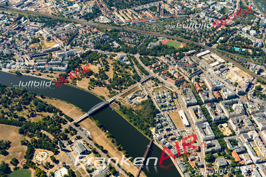 Aktuelles Luftbild von Altstadt Magdeburg - Die Luftaufnahme wurde 2022 mittels UL-Flugzeug erstellt ( keine Drohne ) - hochauflösende Kamera-Systeme von  Canon -Beste Qualität - Für grossformatige Ausdrucke geeignet. Die Geschenkidee !