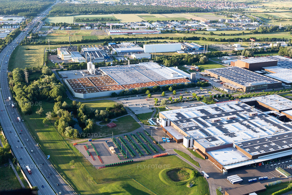 Luftbild: John Deere in Bruchsal im Bundesland Baden-Württemberg in Deutschland. Foto: IMG_115271.jpg vom 13.06.2019 durch Werner Riehm/FLY-FOTO.de