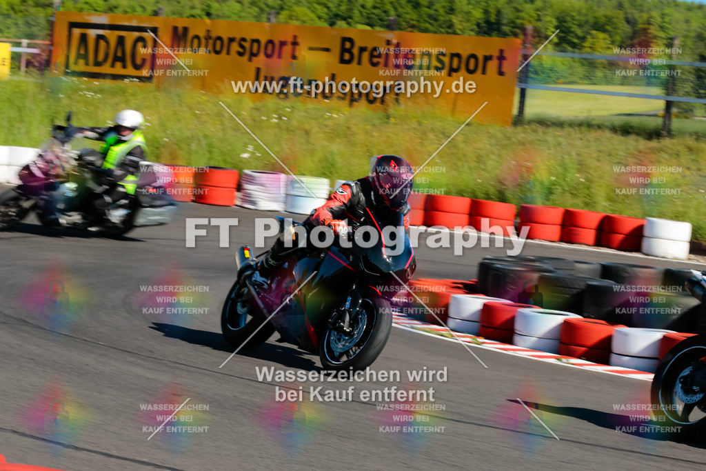 Moto-TeamOBK-21334 | Hier findet Ihr Bilder von Touristenfahrten auf der Nürburgring Nordschleife oder von anderen Veranstaltungen die ich besucht habe. Viel Spass beim Durch Schauen 