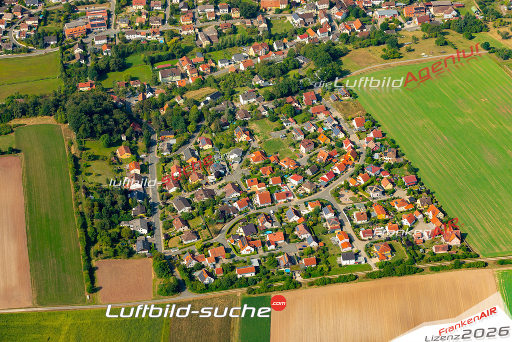 Das Luftbild zeigt :  Wilhelmsdorf - Die Luftaufnahme wurde 2024 vom UL-Flugzeug aus erstellt ( keine Drohne ) - Hochauflösende Luftaufnahme - Für grossformatige Ausdrucke geeignet. Die Geschenkidee !Mit Lizenz und Bildrechte bestellbar