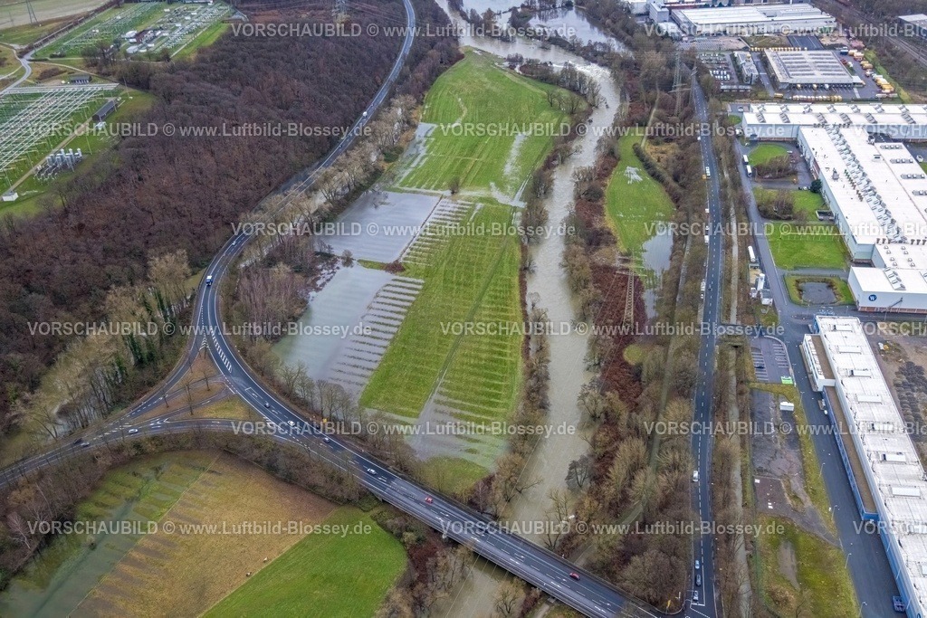 Hagen231201544Lenne2-topaz | Luftbild vom Weihnachtshochwasser 2023, Fluss Lenne mit Lennebrücke Verbandsstraße, tritt über die Ufer, Überschwemmungsgebiet zwischen Verbandsstraße und Buschmühlenstraße, Renaturierung, Boele, Hagen, Ruhrgebiet, Nordrhein-Westfalen, Deutschland