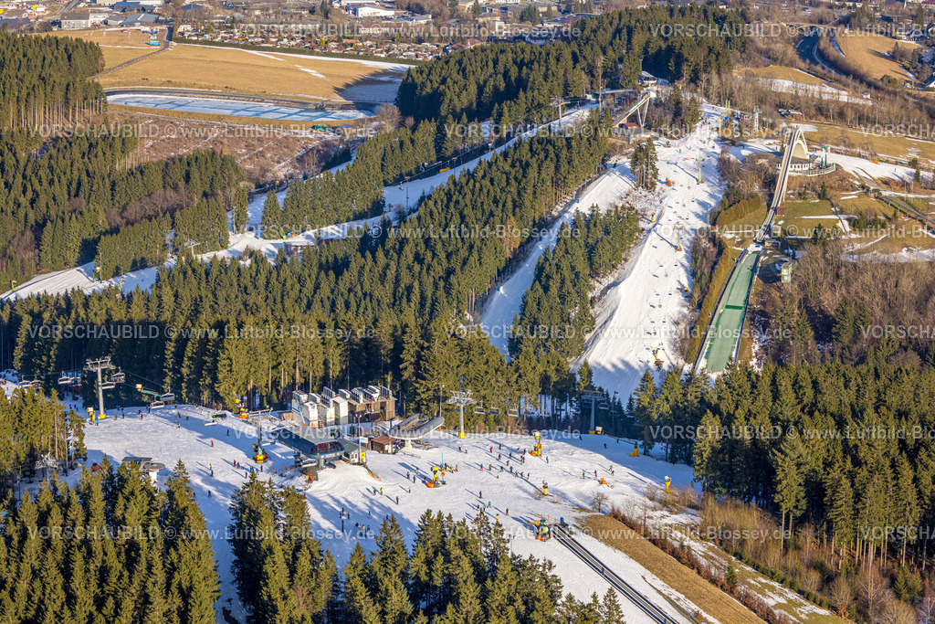 Winterberg260105056 | Luftbild, Skigebiet und Sesselbahn Poppenberg Bergstation mit Bergstation Quick Jet, St. Georg Sprungschanze, Winterberg, Sauerland, Nordrhein-Westfalen, Deutschland