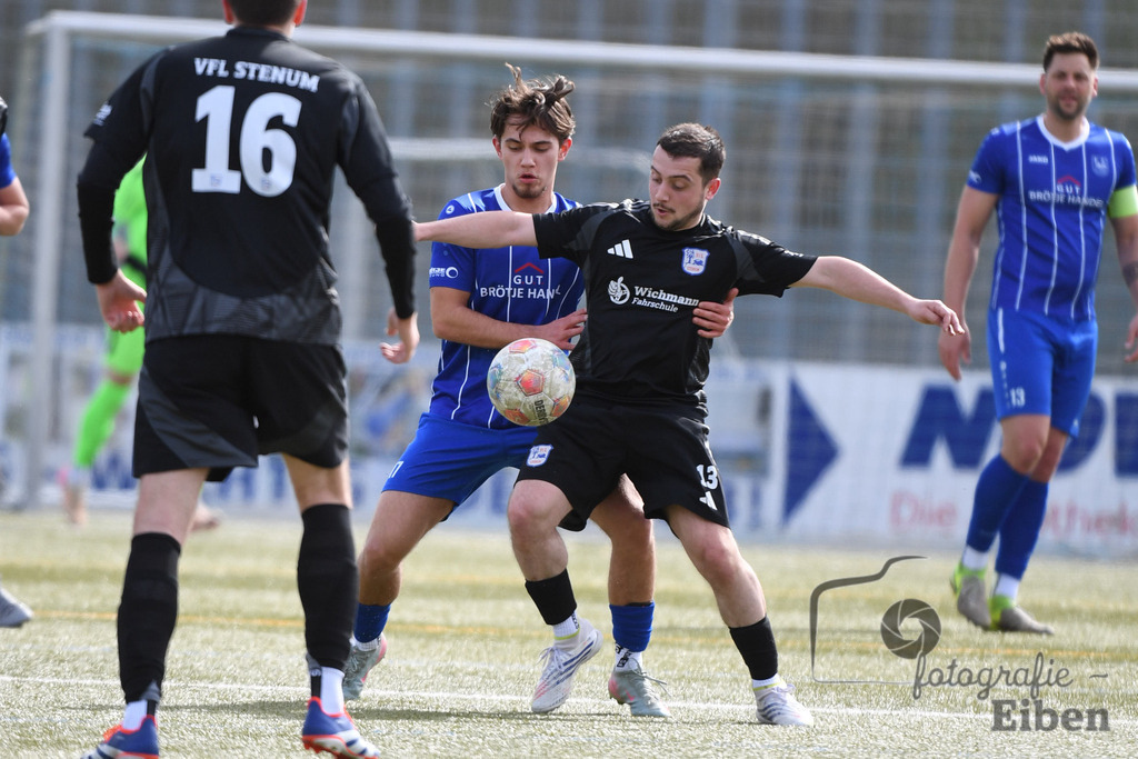 FC Rastede-VFl Stenum | Herren Bezirksliga 2; FC Rastede (blau)-VFL Stenum (schwarz) am 29.03.2026 in Rastede (Sportanlage Köttersweg), Photo: Philip Eiben 2026 - Realisiert mit Pictrs.com