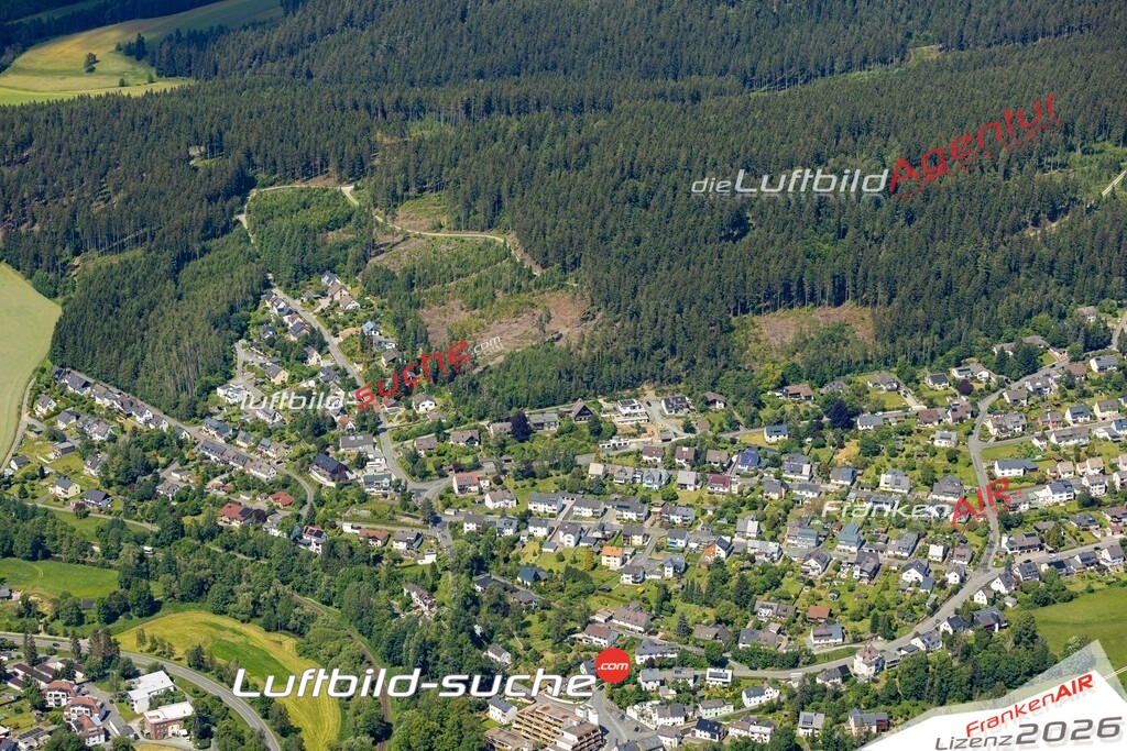 Das Luftbild zeigt : Froschgrün Naila - Die Luftaufnahme wurde 2024 vom UL-Flugzeug aus erstellt ( keine Drohne ) - Hochauflösende Luftaufnahme - Für grossformatige Ausdrucke geeignet. Die Geschenkidee !Mit Lizenz und Bildrechte bestellbar