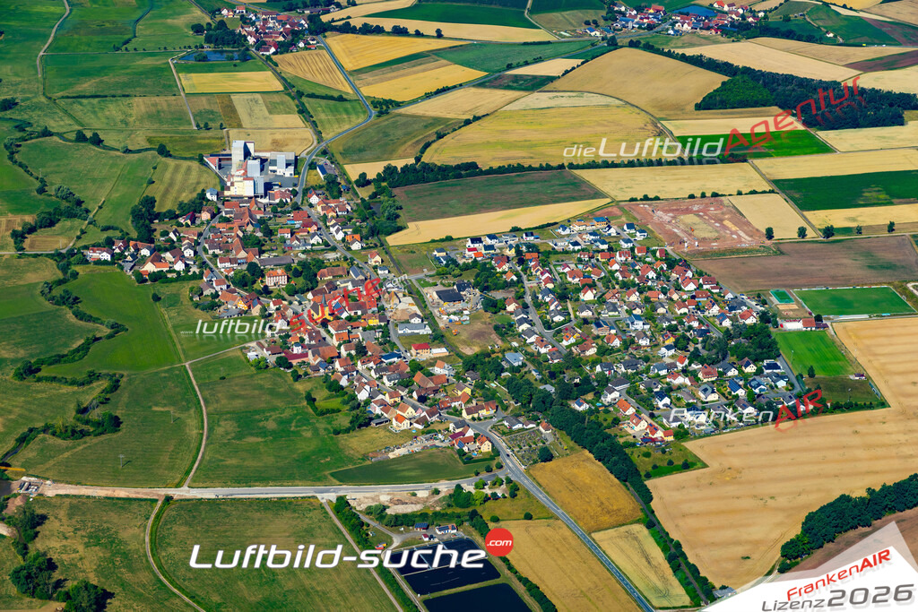 Die Luftaufnahme Sambach - Pommersfelden wurde 2022 vom Flugzeug aus (keine Drohne) erstellt. Hohe Auflösung -für große Poster und Wandbilder geeignet - Garantiert!