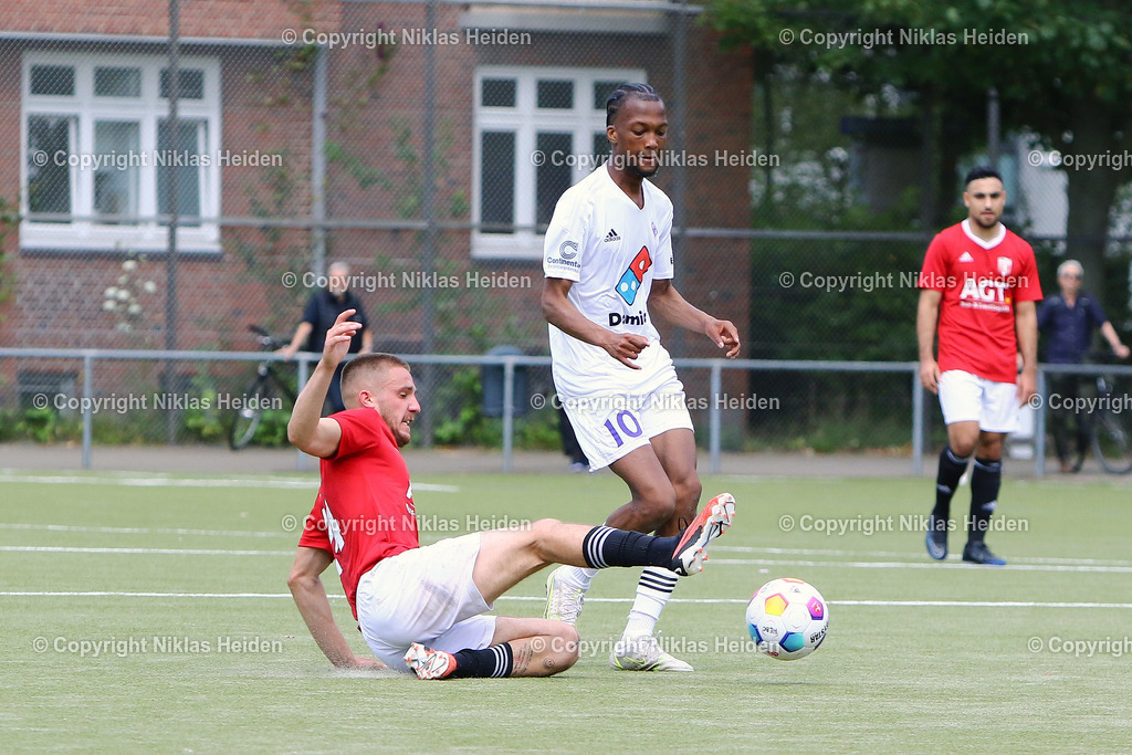 NH_HEBC_FCTürkiye_Testspiel_14072024 | #10 Bright Zinedine Joseph Hukporti (HEBC), #24 Yuliyan Manolski (FC Türkiye)Fußball I Herren I Testspiel I Saison 2024-2025 I HEBC - FC Türkiye I 14.07.2024 I Reinmüllerplatz