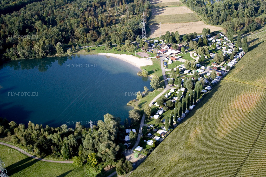 Vue aérienne: Caravanes et tentes - camping - et emplacement de tente Camping Plage du Staedly à Rœschwoog dans le département Bas Rhin, France – .Photo: IMG_8112.jpg prise le 15/09/2007 par Werner Riehm/FLY-FOTO.eu – Résolution de l'original: 3456 x 2304 px – Communauté de communes du Pays Rhénan